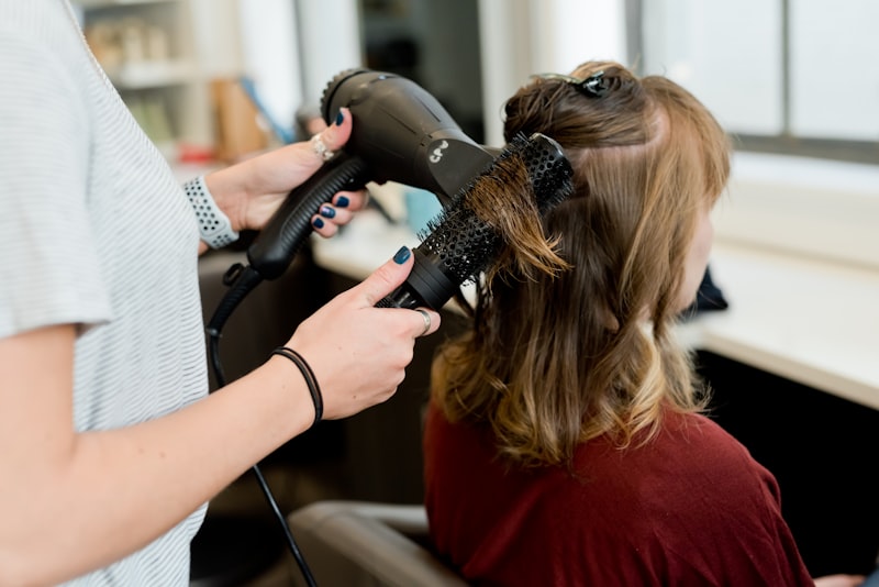 Föhnen und Styling im Salon